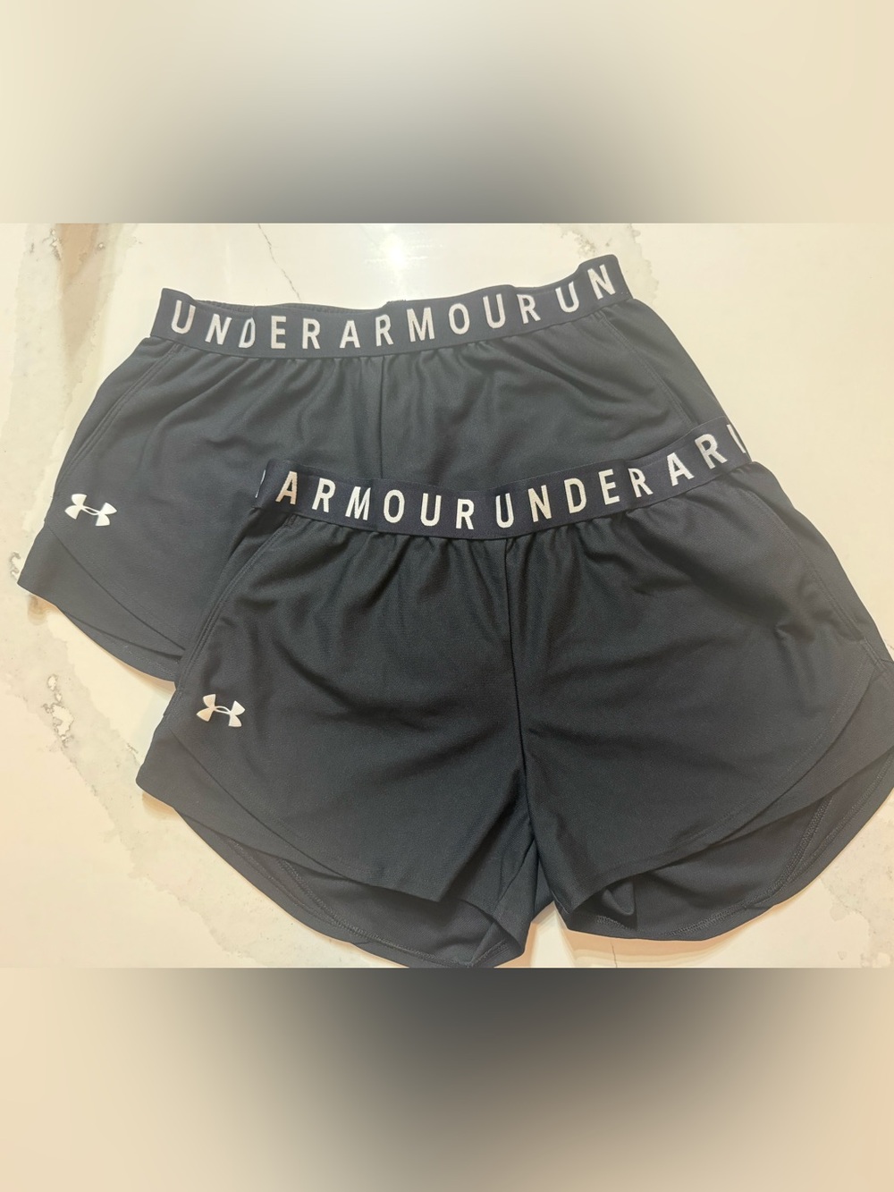 Under Armour Women’s Heatgear Loose Fit Running Shorts Sz M (set of 2) black